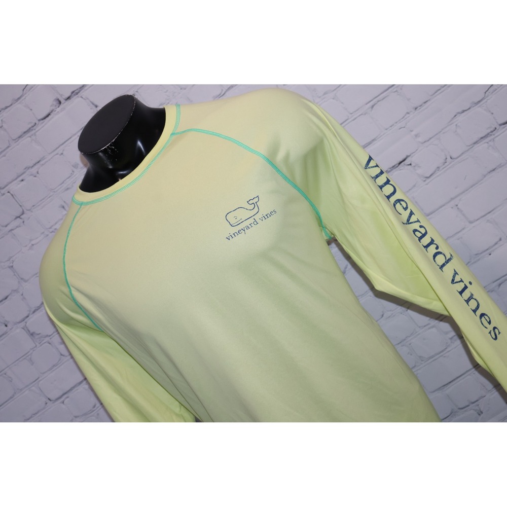 Vineyard Vines Performance Sun Shirt Mens XXL Yellow Graphic Rash Guard Swimming